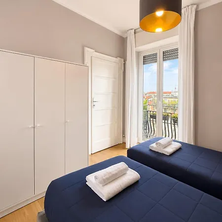 Two Bedroom With Views In Porta Venezia