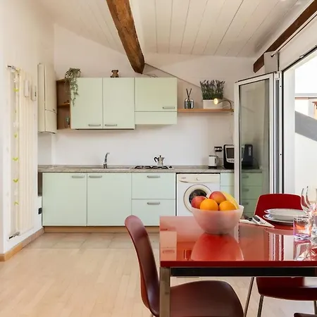 Elegant Attic Loft W Privateterrace Ac & Fast Wifi Apartamento Milão