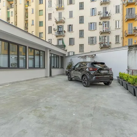 Appartamento Spazioso Con Parcheggio Privato In Zona Navigli Milano