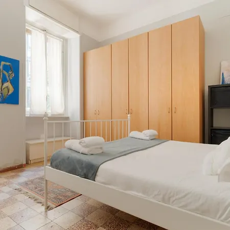 Guesthost - Spacious X6 Steps From Mm4 *