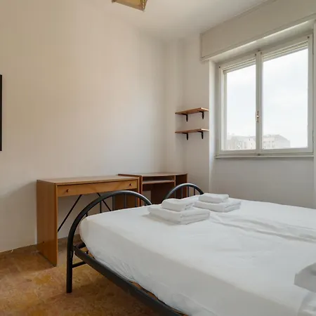 Guesthost - Comfy Balcony Flat Steps From Navigli Appartamento *