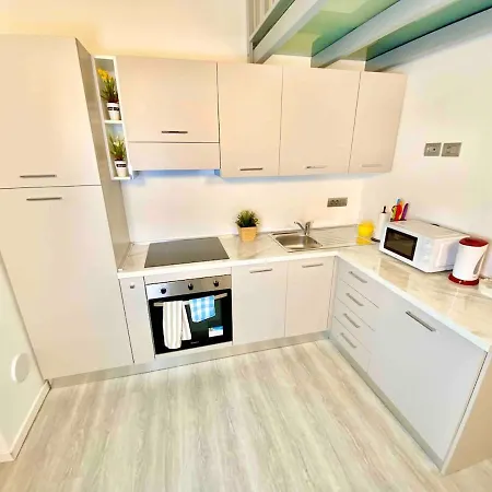 Loft In The Center - Metro - 12 Beds *