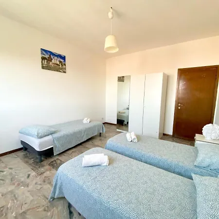10 Minutes From The Cathedral- Metro 100 Meters Away Appartamento *