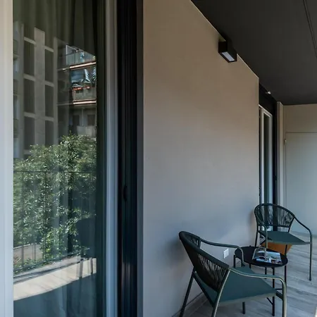 Stayeasy Tarabella - Metro Nearby & Private Parking