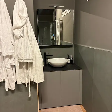 Apartament Stylish Modern 2-bedroom In *