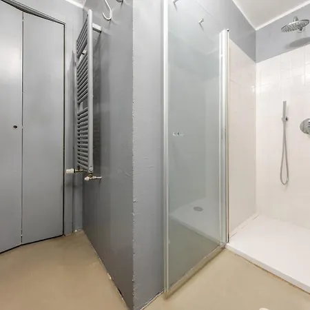 Appartement Loft 10 Min Walking Distance To Duomo Milaan