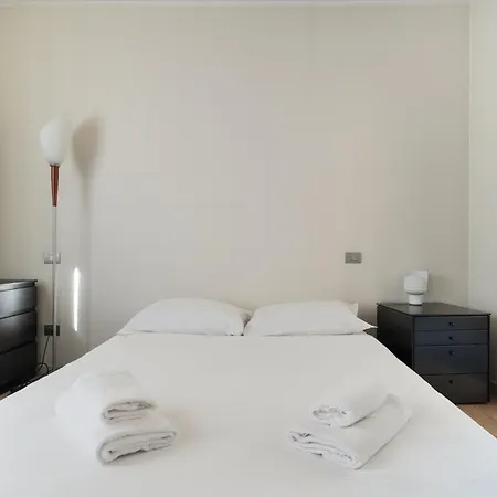 Guesthost - Cozy Balcony Flat X2 Porta Garibaldi *