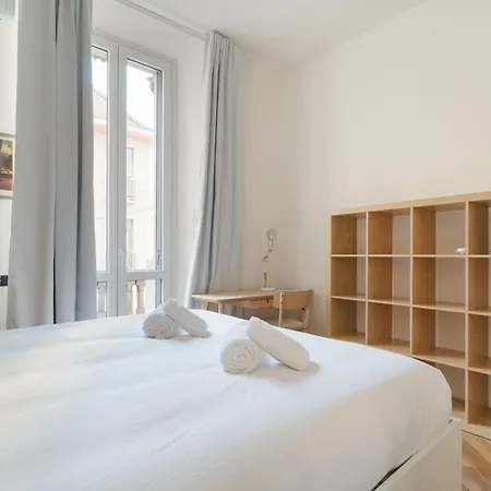 Guesthost - Spacious Flat X6 Porta Venezia Mm1 ميلان
