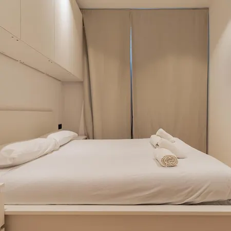Guesthost - Stylish Flat X2 Casoretto ميلان