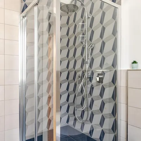 - Two-bedroom Near Duomo * ميلان