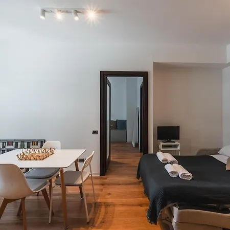 Elegant Designer In The Navigli District Apartamento