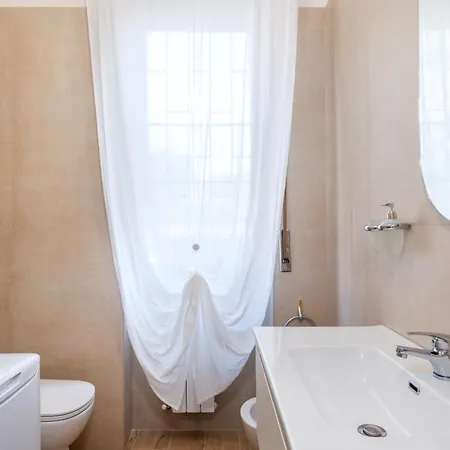 At 30 Viale Famagosta Apartamento