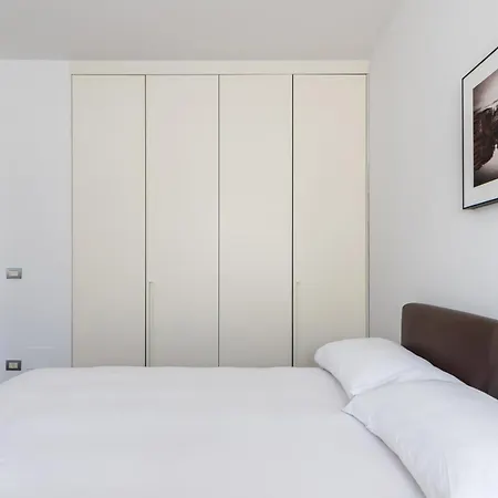 Salasco 40 - Trilocale In Porta Romana Con Garage Apartman