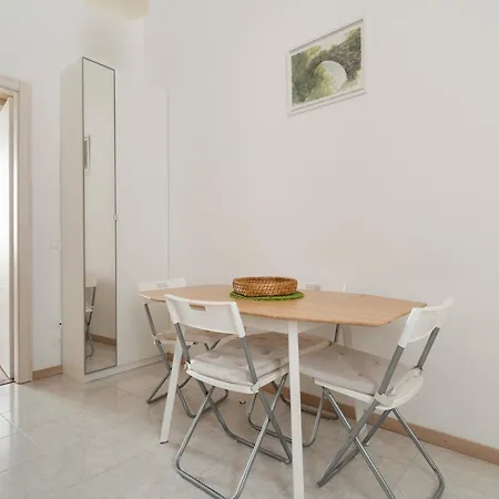 Guesthost - Modern X5 In Porta Romana Apartament