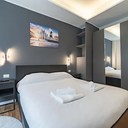 5 Min Car From Station, With 2 Bedrooms *