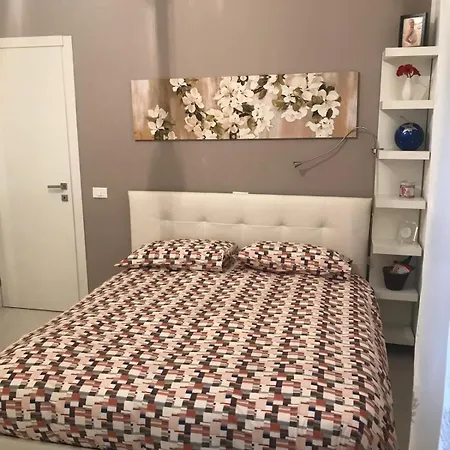 Bilo Con Terrazzo Certosa 34 شقة