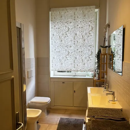 5 Rooms, 10 Guests, 220sqm, Terrace, 5mn Duomo Милан