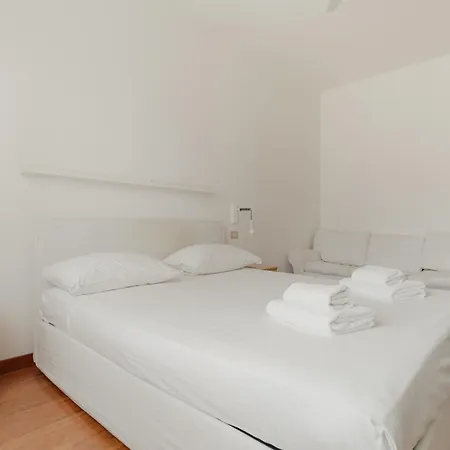 아파트 Guesthost - Cozy Flat X4 Gioia Mm2 *