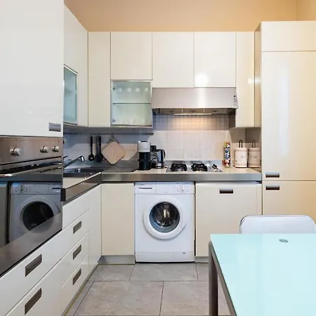 Isola - Porta Nuova- Elegant 1bdr With Balcony Διαμέρισμα