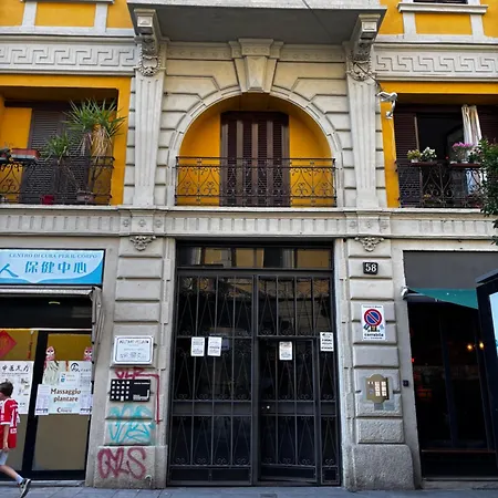 In Chinatown, Milan, Italy Apartamento