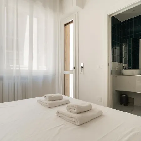 Guesthost - Cozy Balcony X6 Guastalla * Milánó