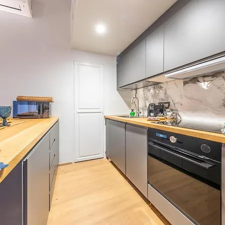 Downtown Luxury Sleeps 4, Crocetta, 8 Min From The Duomo