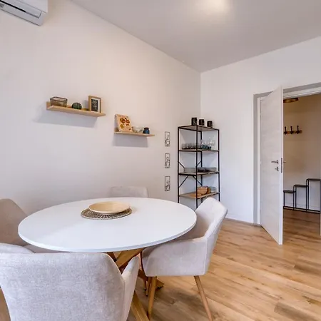 Appartamento Xenia - 3 In Via Lepontina 9 *