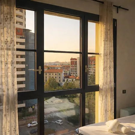 Modern Floor In Porta Romana With Free Parking And Lift *