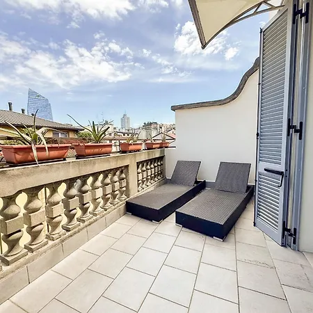 Brera Sun Terrace, Light-filled 4th R Floor Gem شقة ميلان