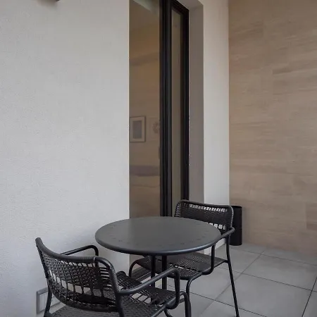 Appartamento Xenia - 2-room In Via Cecchi 18 *