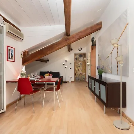 Elegant Attic Loft W Privateterrace Ac & Fast Wifi * Milão