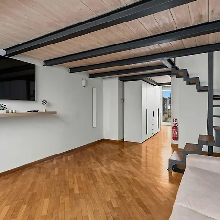 Elegant Loft Con Giardino In Citta - Scooter Park Apartman *