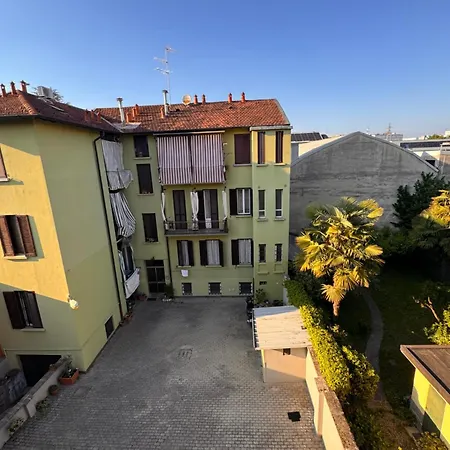 Casa Elena ميلان