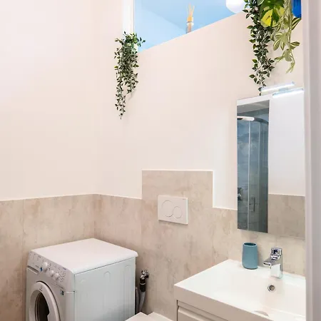 Emerald House - Station 700m Apartament