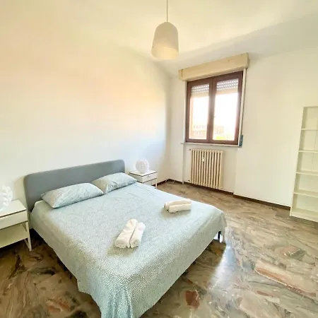 10 Minutes From The Cathedral- Metro 100 Meters Away Appartamento