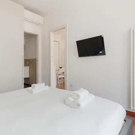 Guesthost - Bright Balcony Flat X4 Gioia Mm2 ميلان