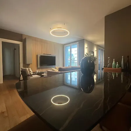 Stylish Modern 2-bedroom In Apartament