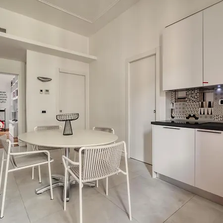Just Urban - Elegant 2-br Flat In The Center - Porta Romana M3