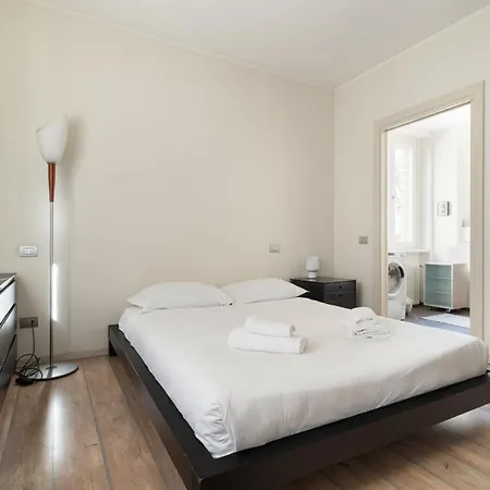 Guesthost - Cozy Balcony Flat X2 Porta Garibaldi * Milão