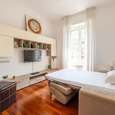 Porta Nuova's Nest - A Stone's Throw From Milão