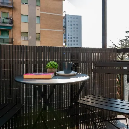 Quiet And Bright With A Balcony And Ac * ميلان