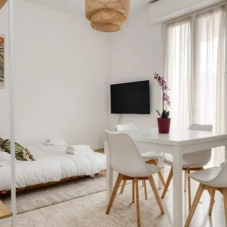 Modern - Up To 6 Guests * Milão