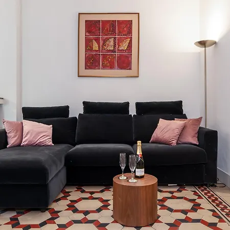 Stylish Flat On The Navigli For 6