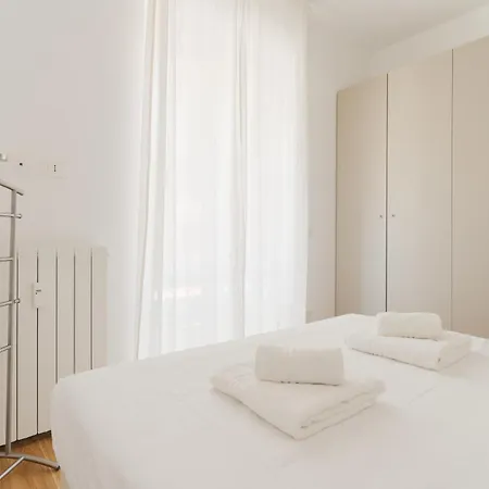 Guesthost - Modern X4 In Porta Romana Apartamento