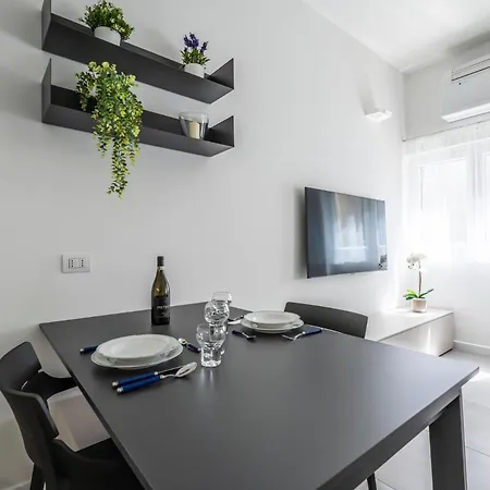 Guesthost - Comfy Near Cenisio Mm5 شقة ميلان
