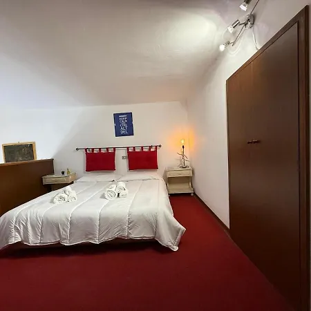 Polished 2-br Bi-level Navigli District Appartement Milan