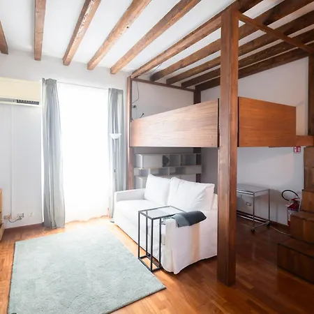 아파트 Elegant Navigli View Loft 밀라노