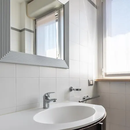 Salasco 40 - Trilocale In Porta Romana Con Garage *