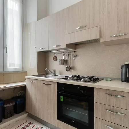 Guesthost - Modern X5 In Porta Romana Apartament *