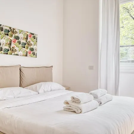 1-br Flat In Porta Romana - Duomo 6 Min M3 아파트 *